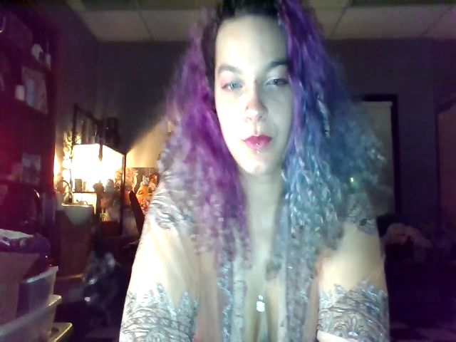 Live sex webcam photo for ThickyNikki7 #272836635