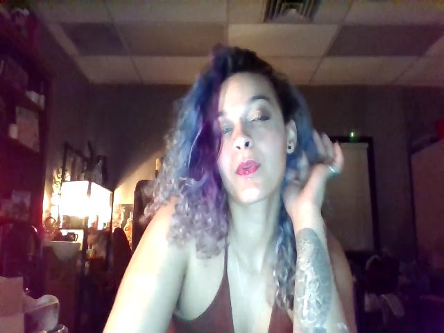 Live sex webcam photo for ThickyNikki7 #272860410