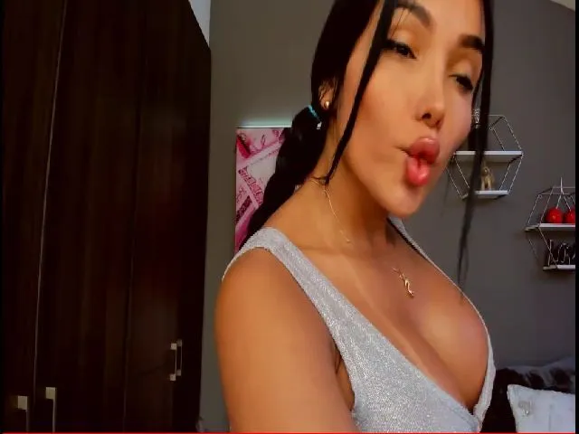 Live sex webcam photo for TifanyDaniel #271698227