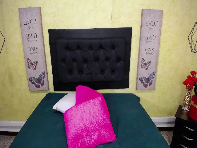 Live sex webcam photo for Tiffanny_10 #272015728