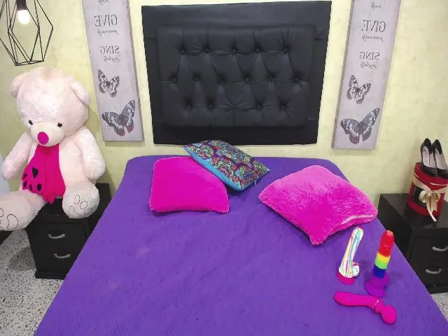 Live sex webcam photo for Tiffanny_10 #272276059