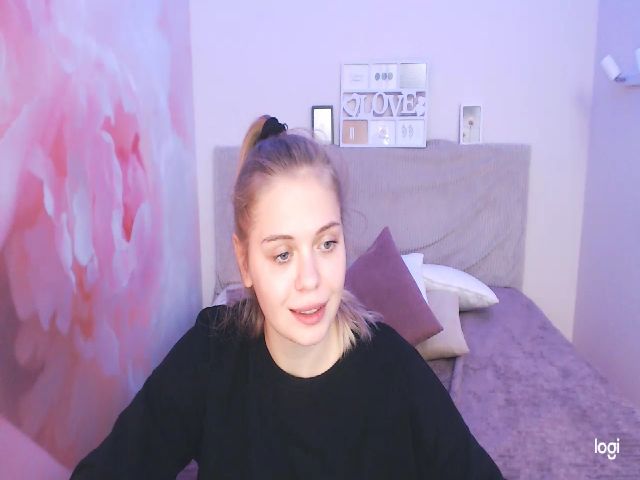 Live sex webcam photo for TiffanyThoms #272710668