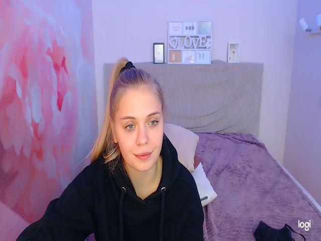 Live sex webcam photo for TiffanyThoms #272721777