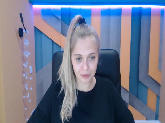 Live sex webcam photo for TiffanyThoms #272776216