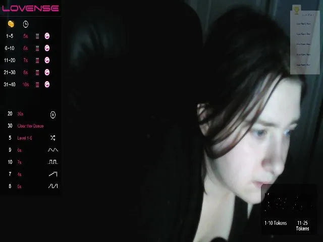 Live sex webcam photo for TiffiCakes21 #272381058