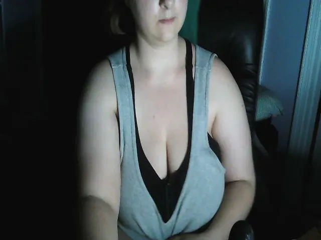 Live sex webcam photo for TiffiCakes21 #273762756