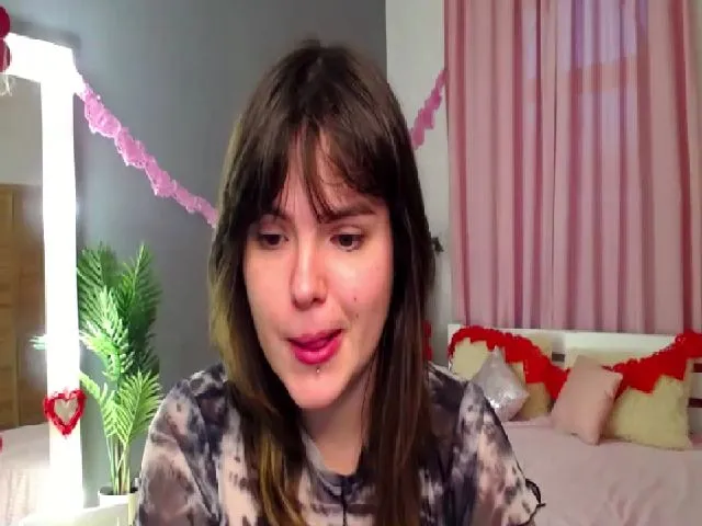 Live sex webcam photo for TinaTomson #272459563