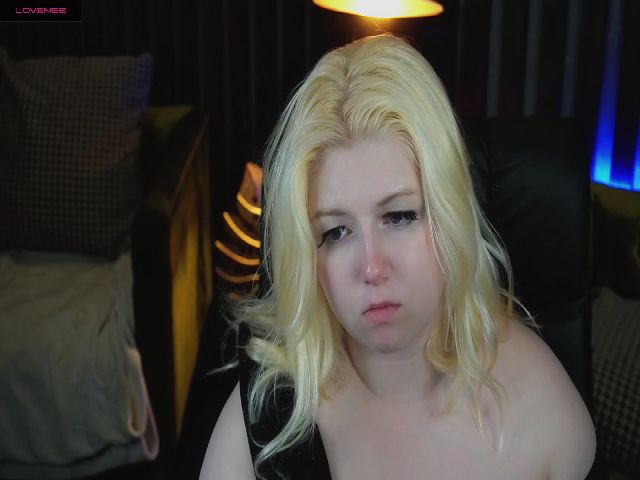 Live sex webcam photo for TinkerrBelll #273113361