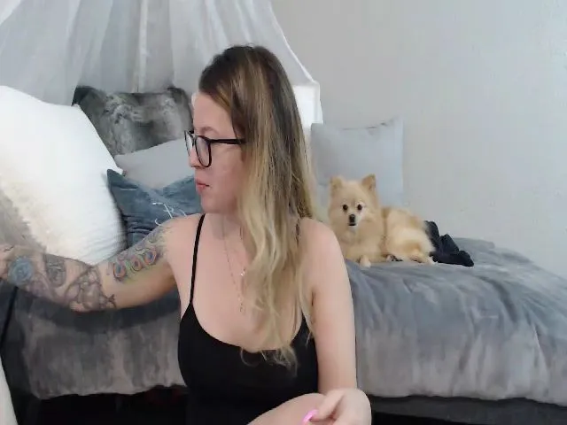 Live sex webcam photo for Tinktvxxx #272345786