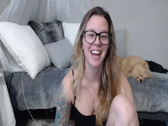 Live sex webcam photo for Tinktvxxx #272348691