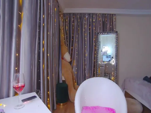Live sex webcam photo for TotalBella #273068121