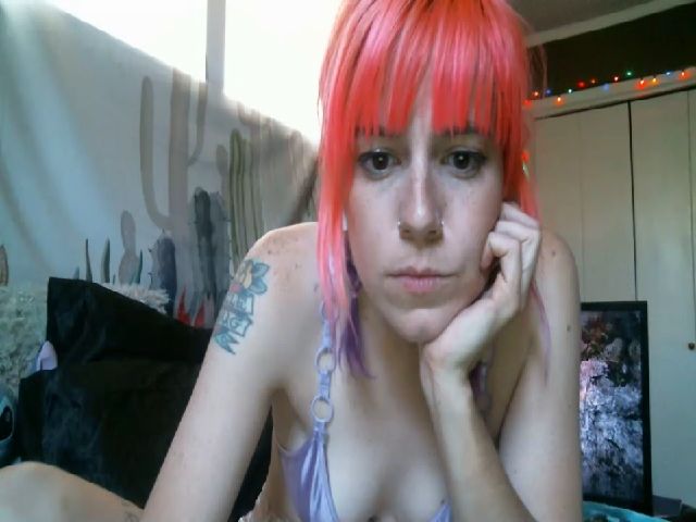Live sex webcam photo for TrashQueen420 #272813753