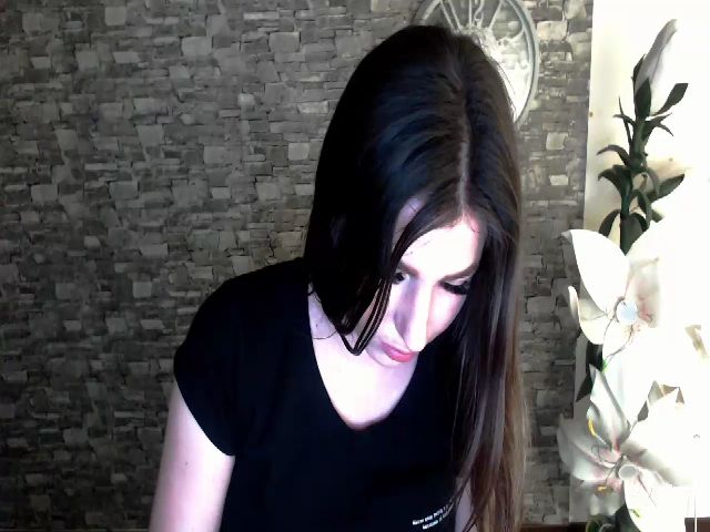 Live sex webcam photo for Trinny_Love #273275680