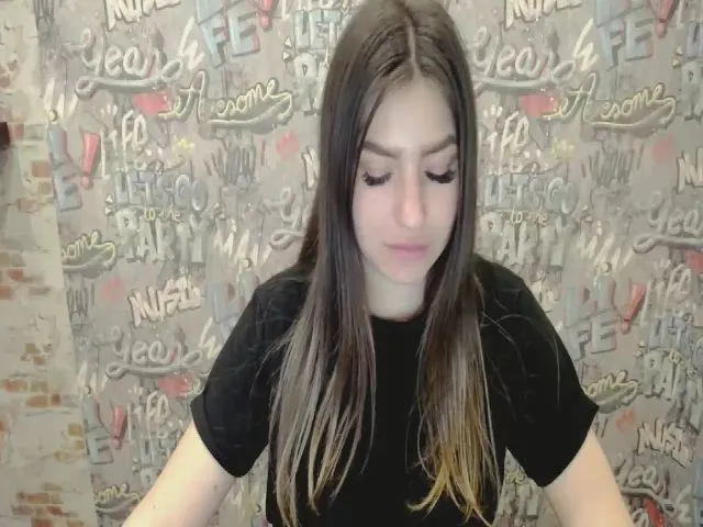 Live sex webcam photo for Trinny_Love #273575366