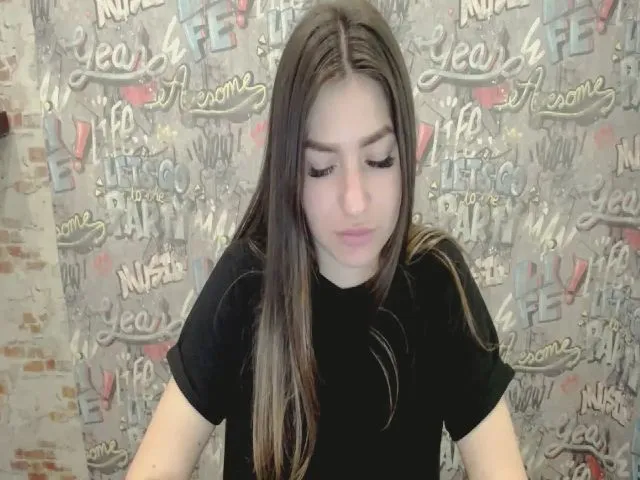 Live sex webcam photo for Trinny_Love #273578723