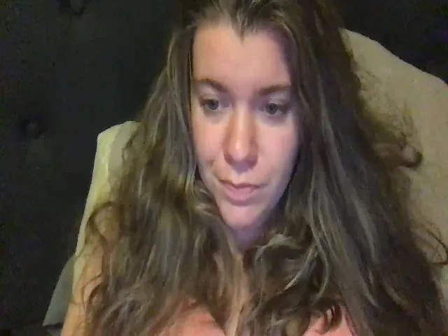 Live sex webcam photo for Trixiegirl3 #271692208
