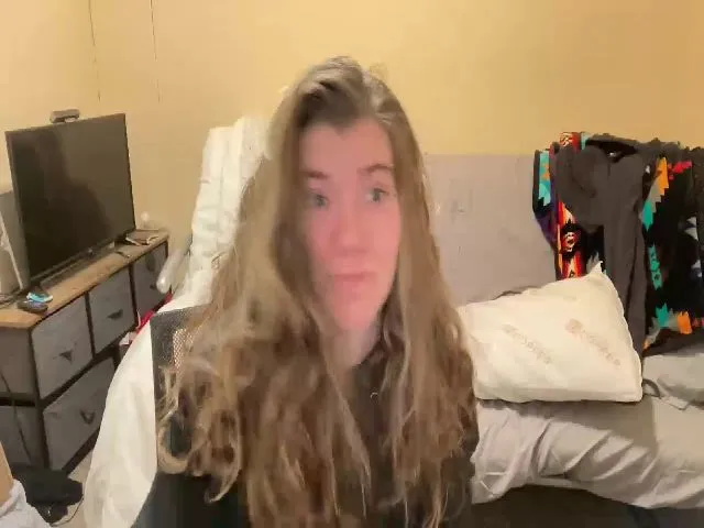 Live sex webcam photo for Trixiegirl3 #271788884