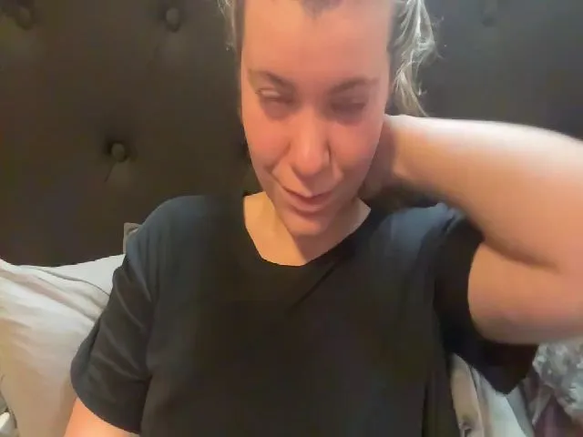 Live sex webcam photo for Trixiegirl3 #272734754
