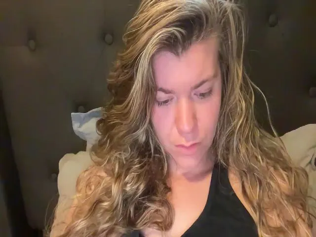 Live sex webcam photo for Trixiegirl3 #272942529