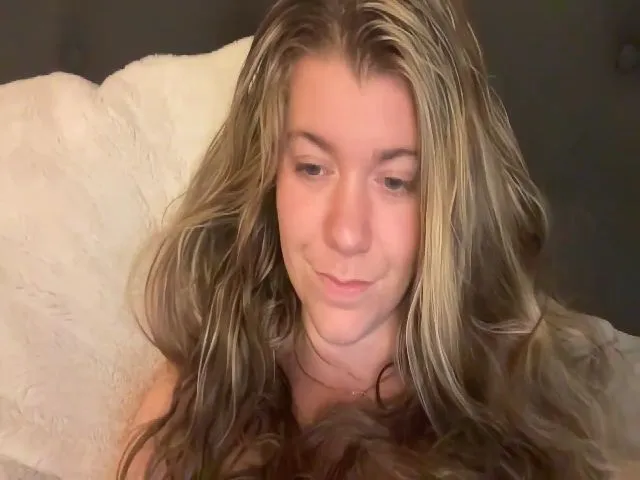 Live sex webcam photo for Trixiegirl3 #273030269