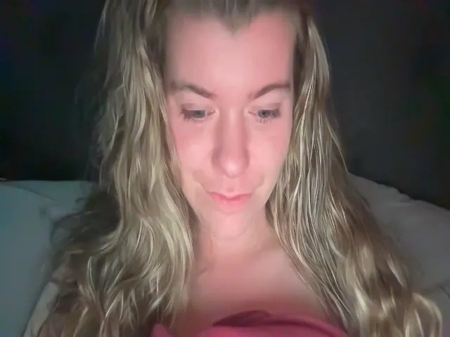 Live sex webcam photo for Trixiegirl3 #273154961