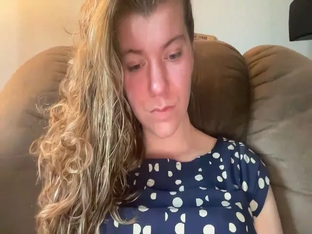 Live sex webcam photo for Trixiegirl3 #273213581