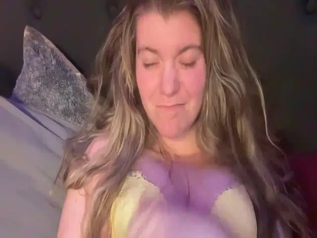 Live sex webcam photo for Trixiegirl3 #273251229