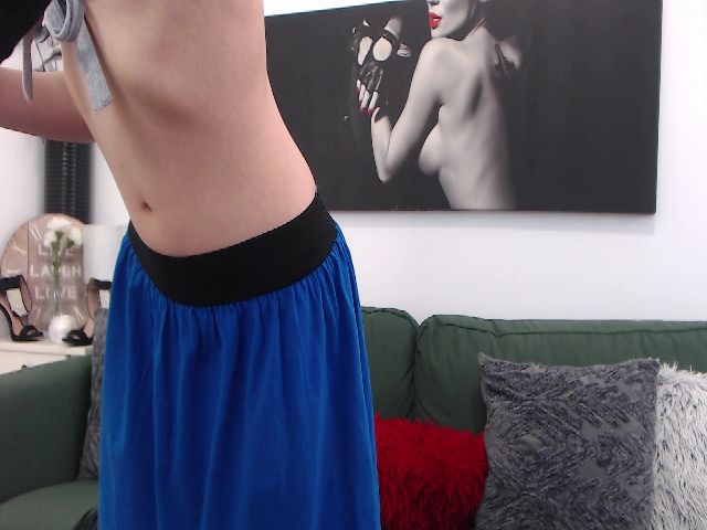 Live sex webcam photo for Trixiemore #273063776