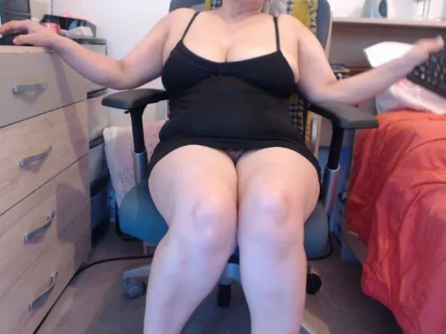 Live sex webcam photo for Tropicallips #273191792