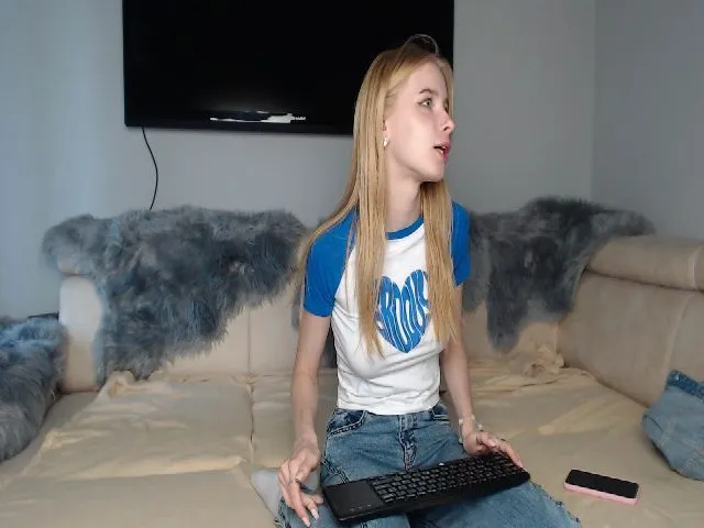 Live sex webcam photo for Twinsmilisa #274265989