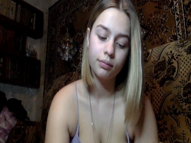 Live sex webcam photo for UnicornGirl_ #272565847