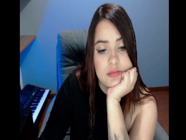 Live sex webcam photo for VALENTI_FE #272200014