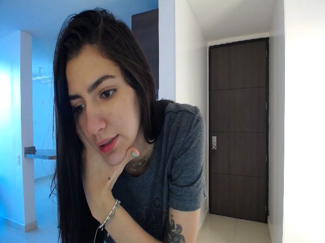 Live sex webcam photo for Valen_giraldo #273155004