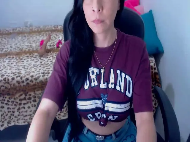 Live sex webcam photo for Valeria_Cole1 #273410744