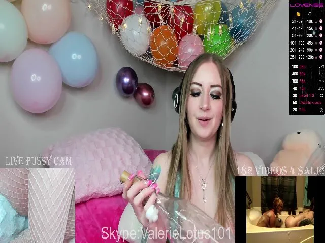 Live sex webcam photo for ValerieLotus #272484862