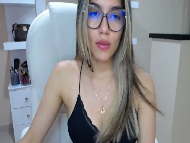 Live sex webcam photo for Valery_dollx #272355020