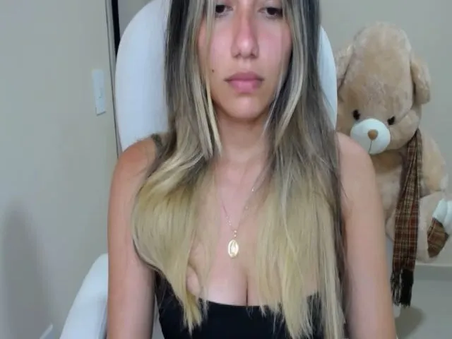 Live sex webcam photo for Valery_dollx #272975363
