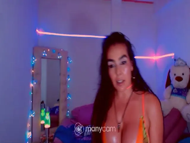 Live sex webcam photo for Vanesiux #272911917