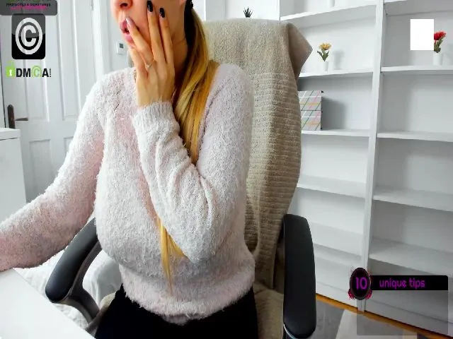 Live sex webcam photo for VanessaCroft #271729652