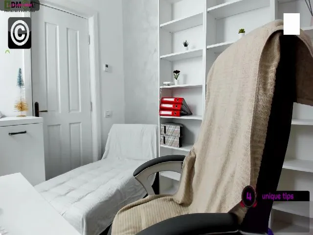 Live sex webcam photo for VanessaCroft #271798283