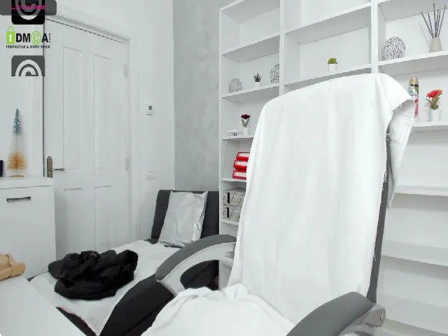 Live sex webcam photo for VanessaCroft #272077361