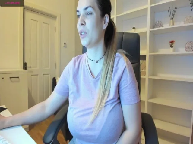 Live sex webcam photo for VanessaCroft #273184822