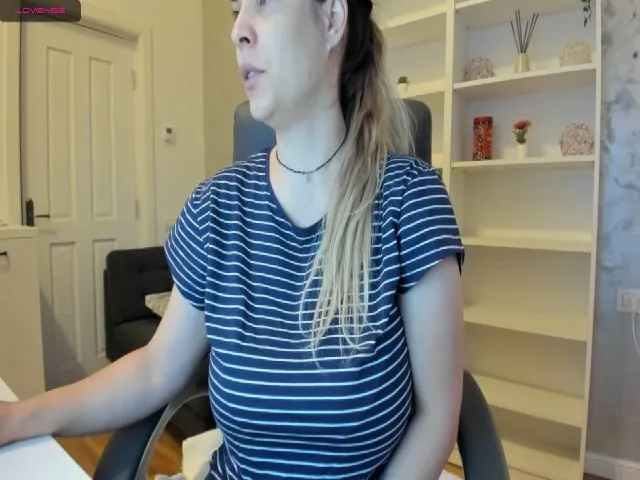 Live sex webcam photo for VanessaCroft #273499299