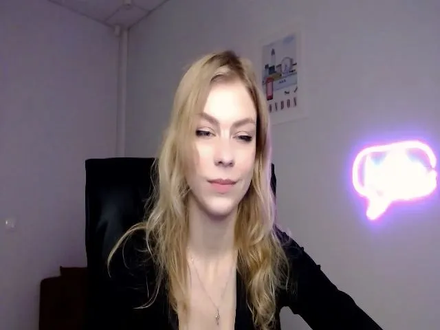 Live sex webcam photo for VanillaJenny #271695573