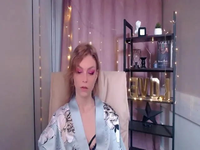 Live sex webcam photo for VanillaJenny #273335327