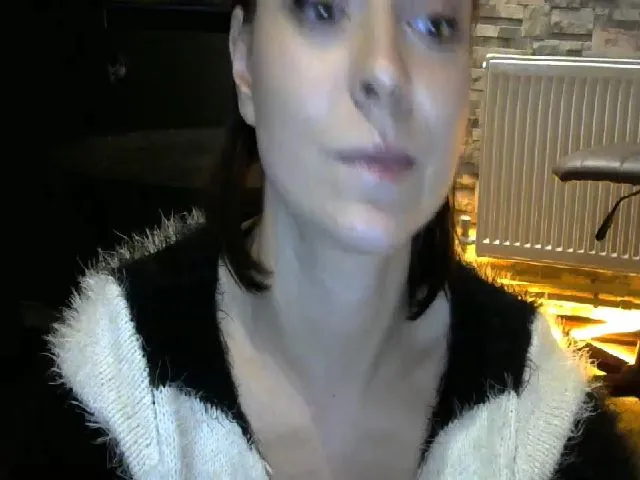 Live sex webcam photo for Velicious7 #271710644