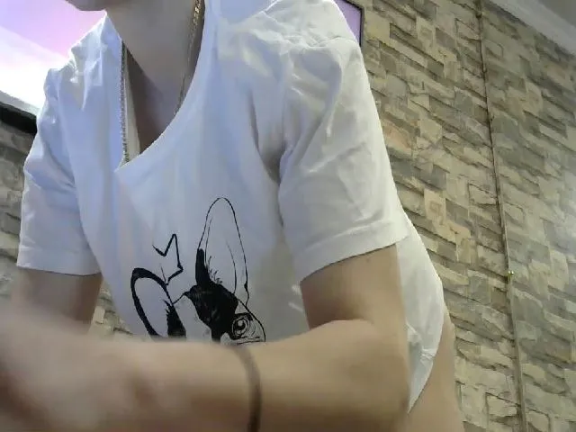 Live sex webcam photo for Velicious7 #272883106