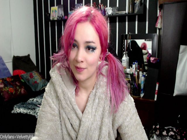 Live sex webcam photo for VelvetyBlue #273110546