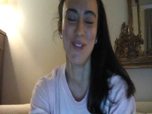 Live sex webcam photo for VeronicaMia #273575288