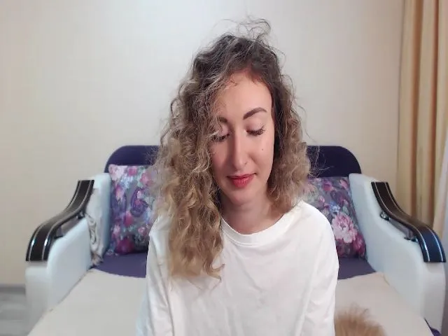 Live sex webcam photo for Veronica_4u #272353407